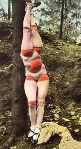 Hans Bellmer: Bábu az erdőben, 1933-1945